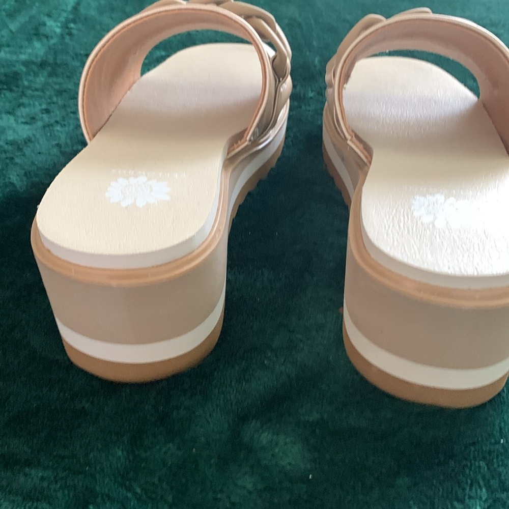 NWOT  Yellow box  Chain slide Wedges
Size 7. - Picture 3 of 5